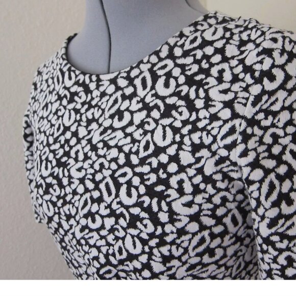 H & M BLACK & WHITE ANIMAL PRINT POLYESTER COTTON BLEND SHORT SLEEVE DRESS-SZ 6 - Picture 3 of 7